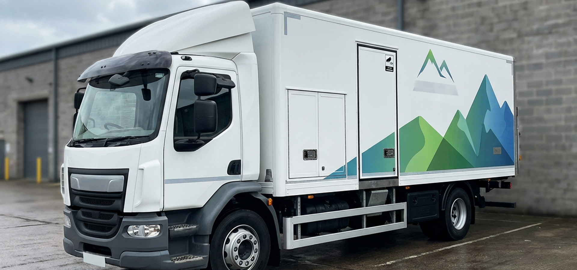 Onsite Shredding Vehicle, At A Business ready To Start Shredding.